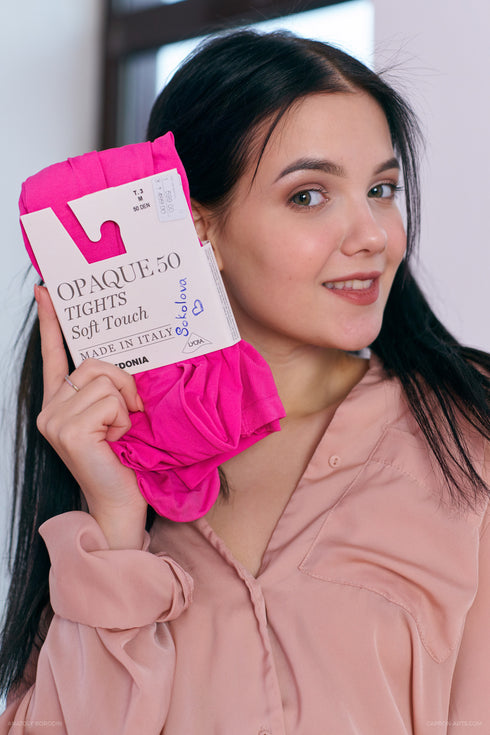 PANTYHOSE of VIKTORIA SOKOLOVA 2019-04(1) CALZEDONIA 50 PINK