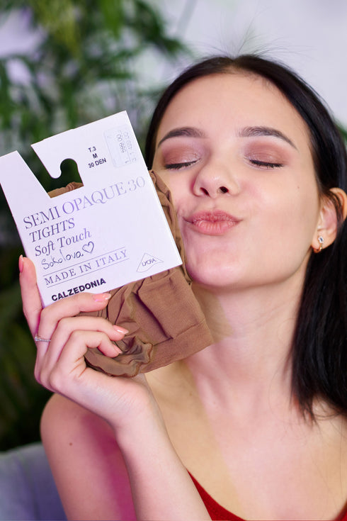 PANTYHOSE of VIKTORIA SOKOLOVA 2019-07(1) CALZEDONIA 30